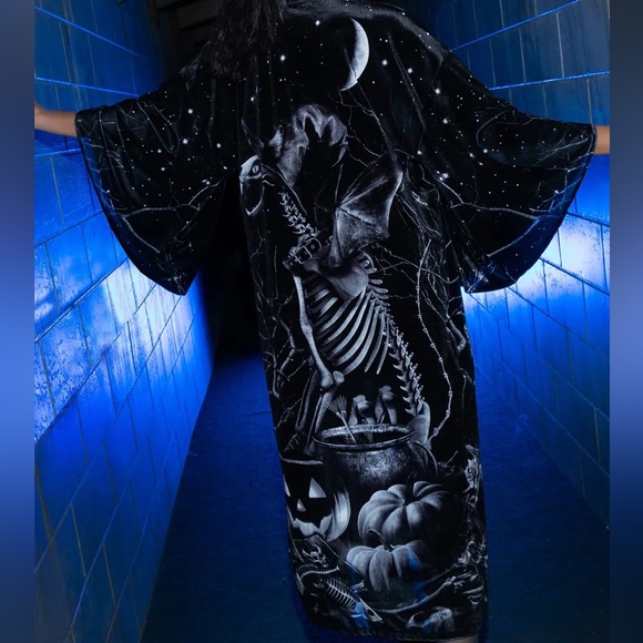 Blackmilk Skeleton Bat Cat Velvet Swan Kimono Size OSFA NWT Skeleton Wings - Picture 4 of 16